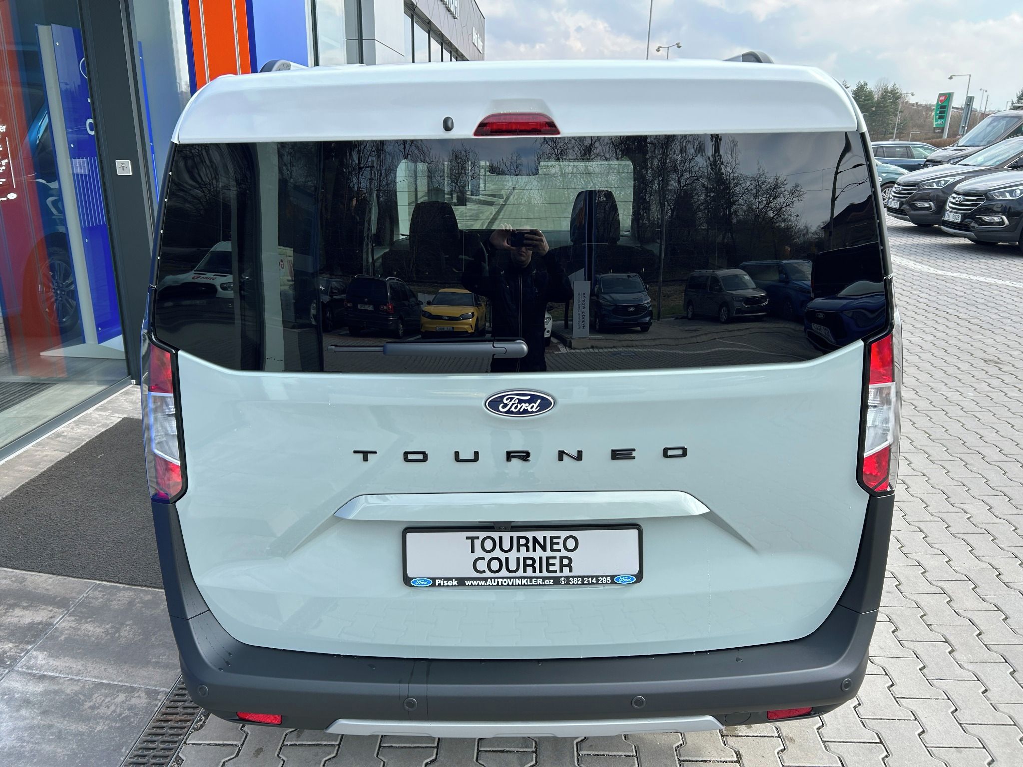 Ford Tourneo Courier, 1.0 EcoBoost 92 kW Active L1 - fotka 4