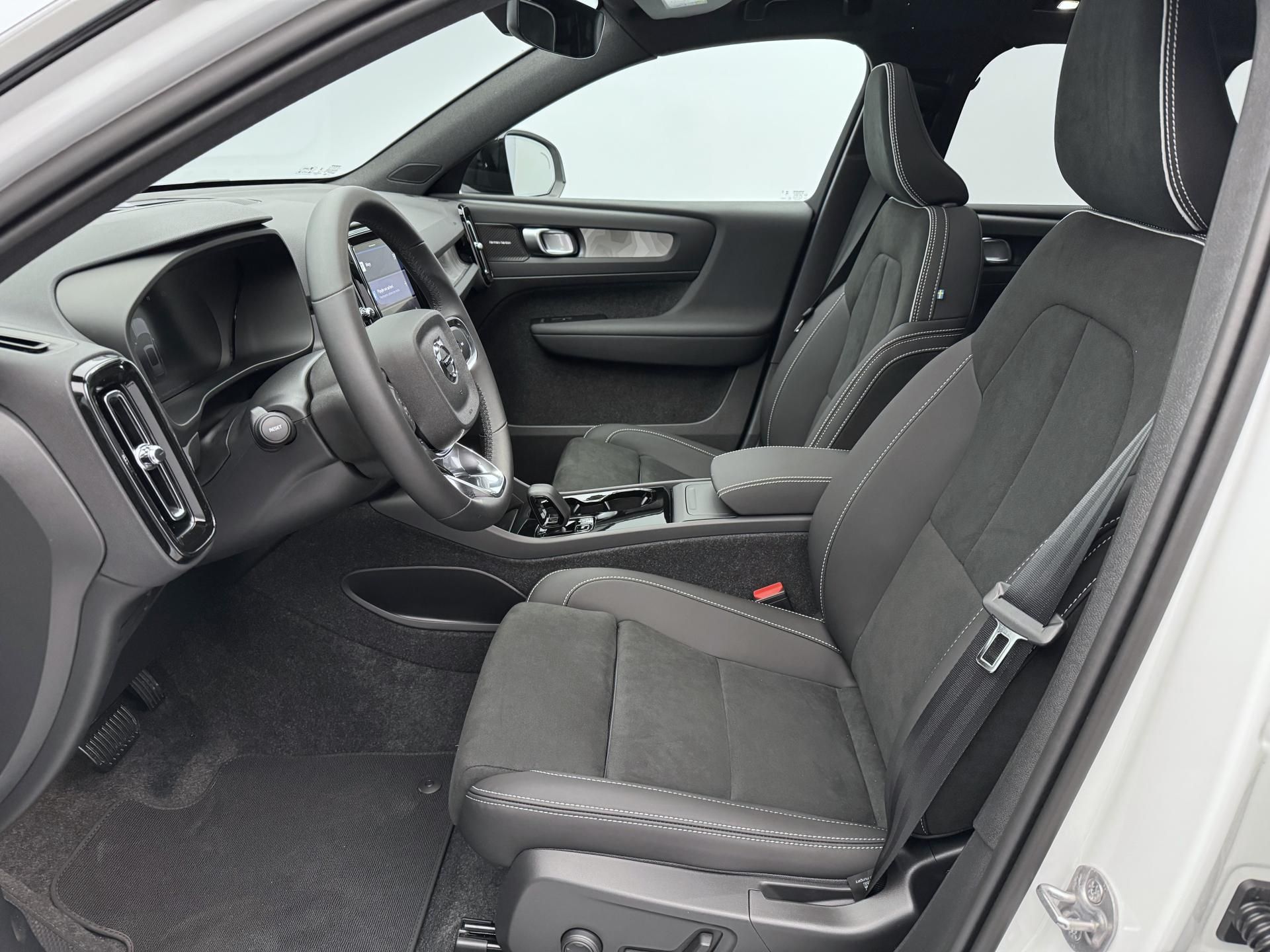 Volvo EX40, PURE ELECTRIC SINGLE ULTRA RWD - fotka 3