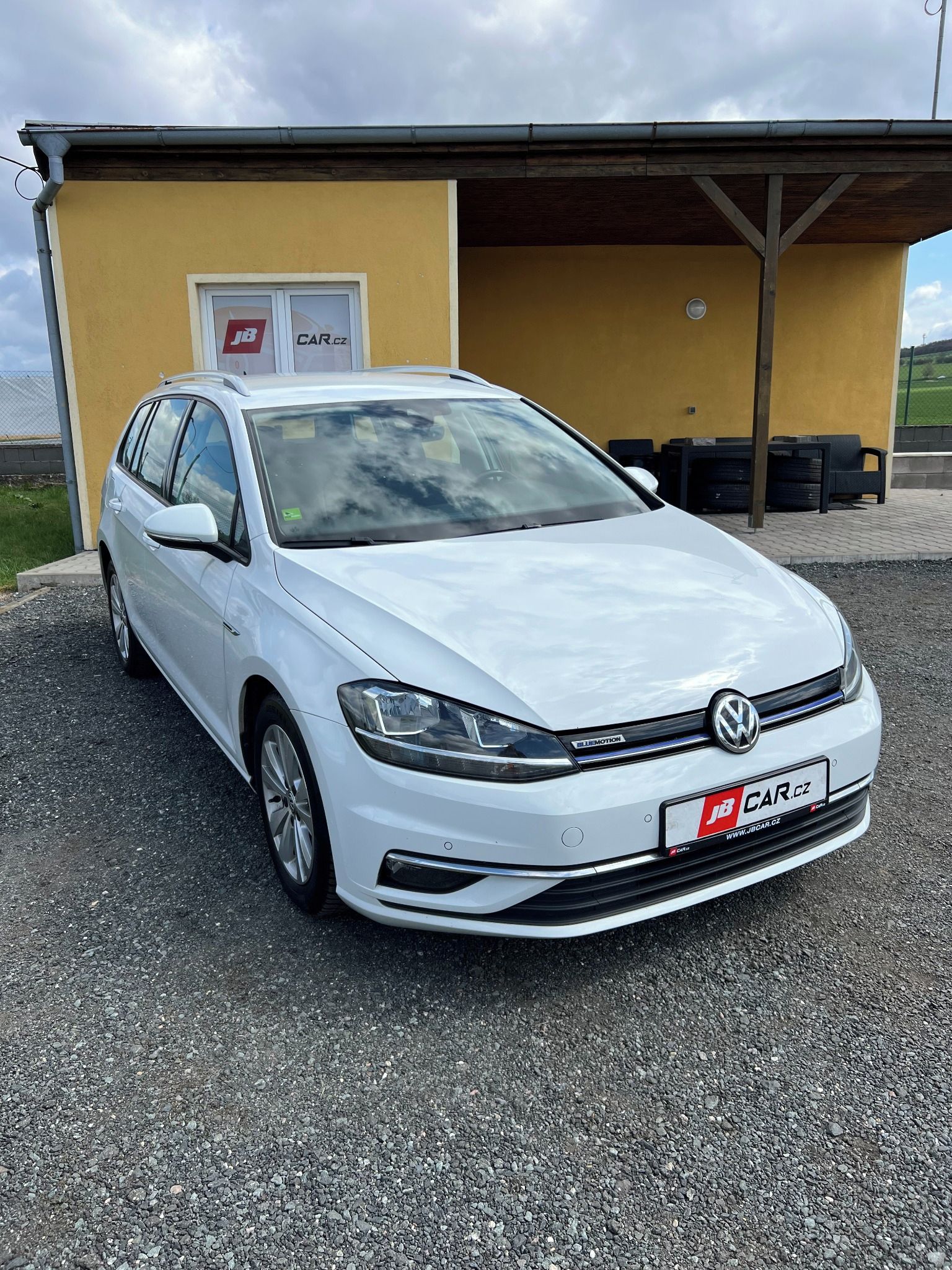 Volkswagen Golf, 1.5 TSI DSG NAVI TAŽNÉ 1.M DPH
