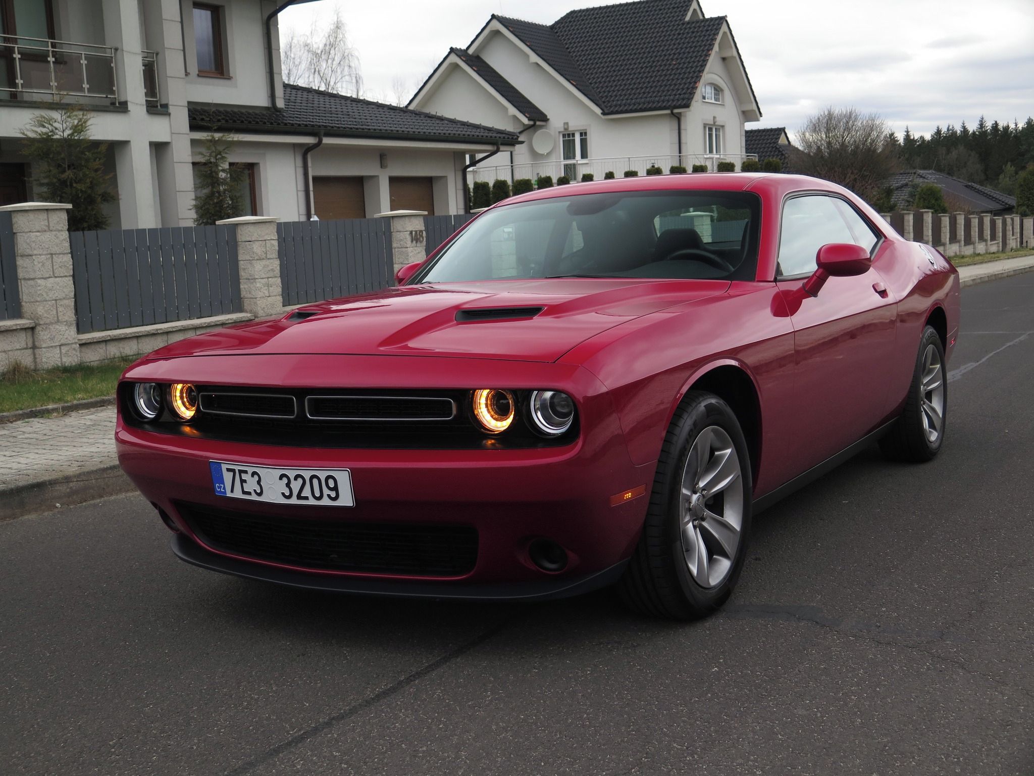 Dodge Challenger, 3.6 V6 - KRÁSNÝ STAV - DPH