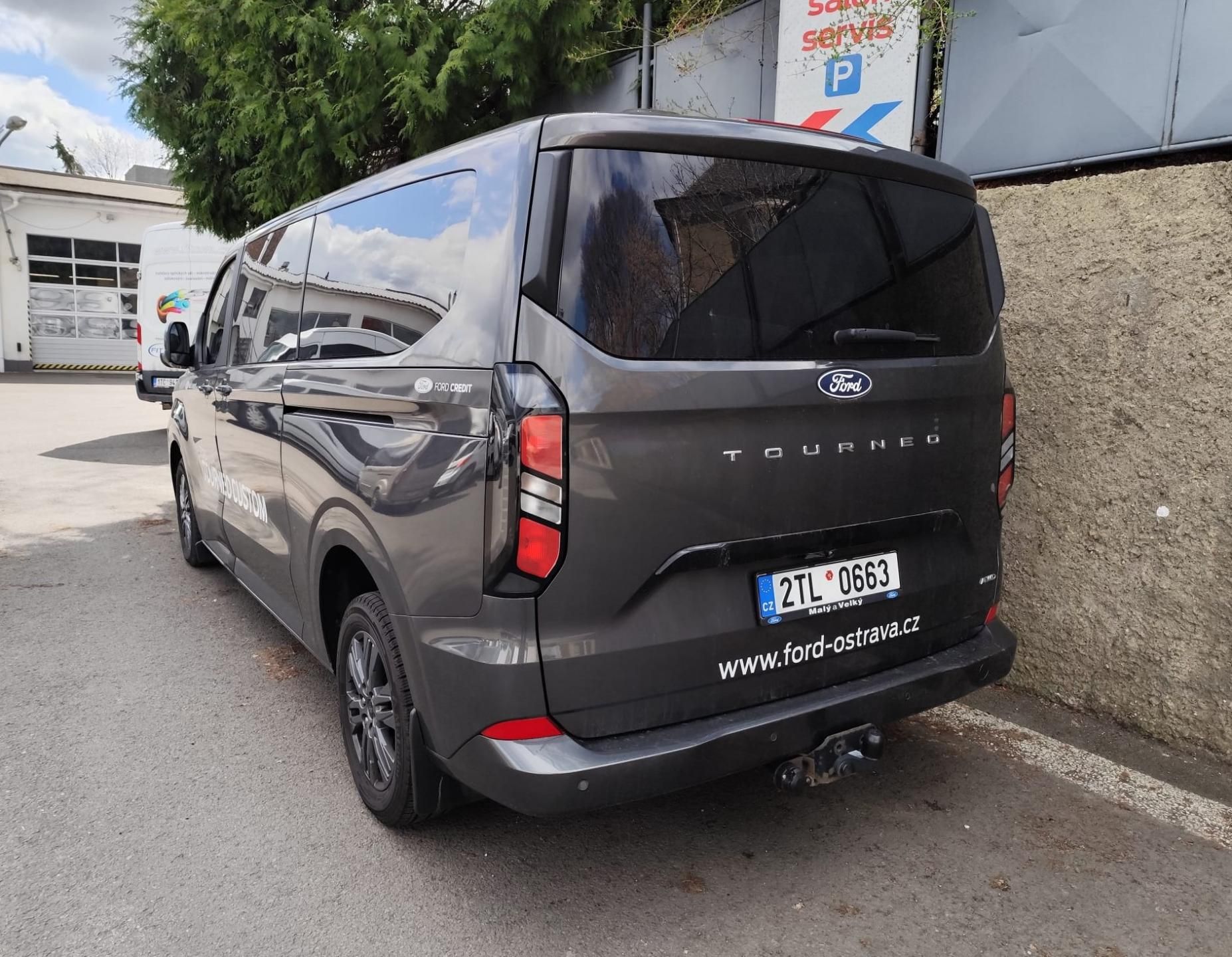Ford Tourneo Custom, 2.0 EcoBlue, 8st.aut., L2 - fotka 3