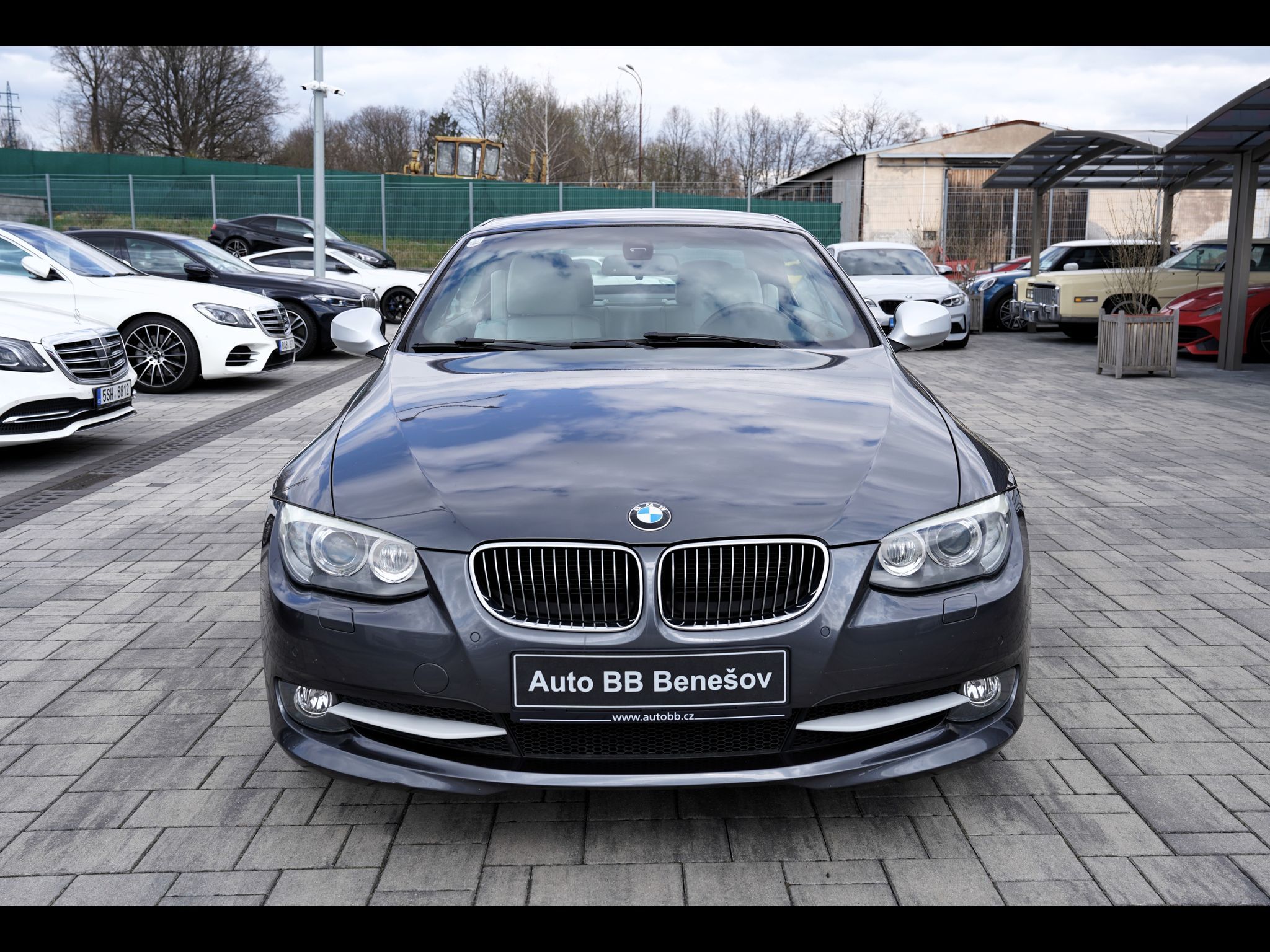 BMW Řada 3, 330i Cabrio/kůže/manuál/275 PS