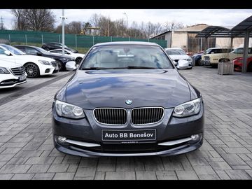 330i Cabrio/kůže/manuál/275 PS