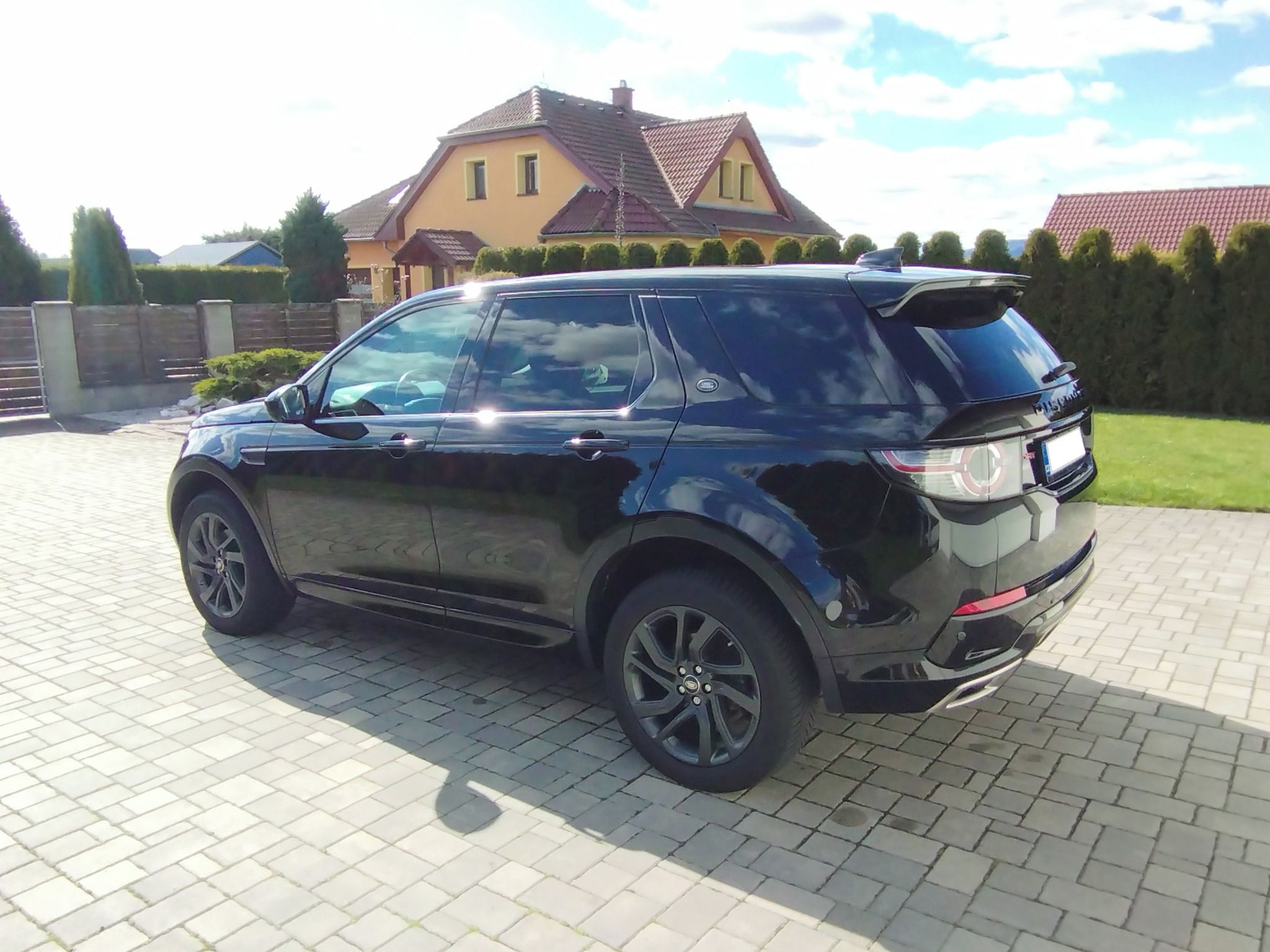Land Rover Discovery Sport, 2.0 D 4WD R-DYNAMIC - fotka 5