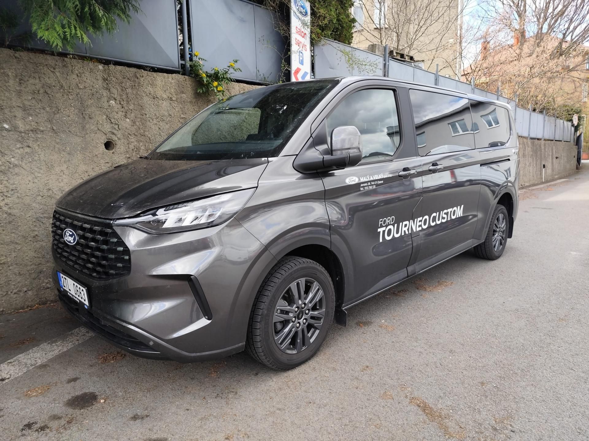 Ford Tourneo Custom, 2.0 EcoBlue, 8st.aut., L2 - fotka 2