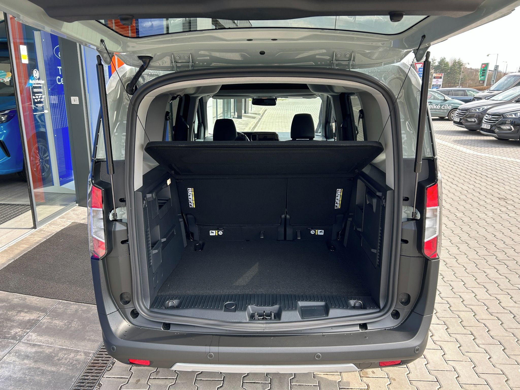 Ford Tourneo Courier, 1.0 EcoBoost 92 kW Active L1 - fotka 6