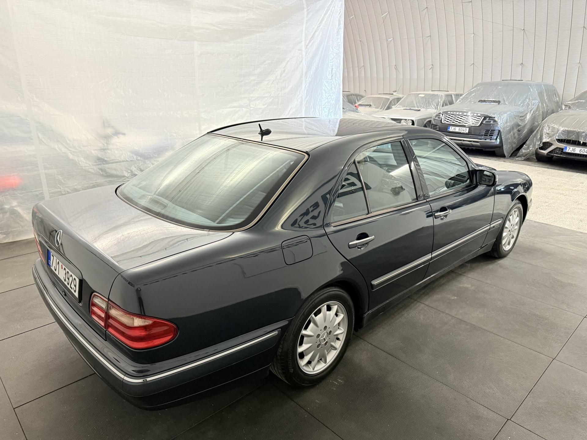 Mercedes-Benz Třídy E, 280I V6 ,150kw, velmi krásný!! - fotka 4
