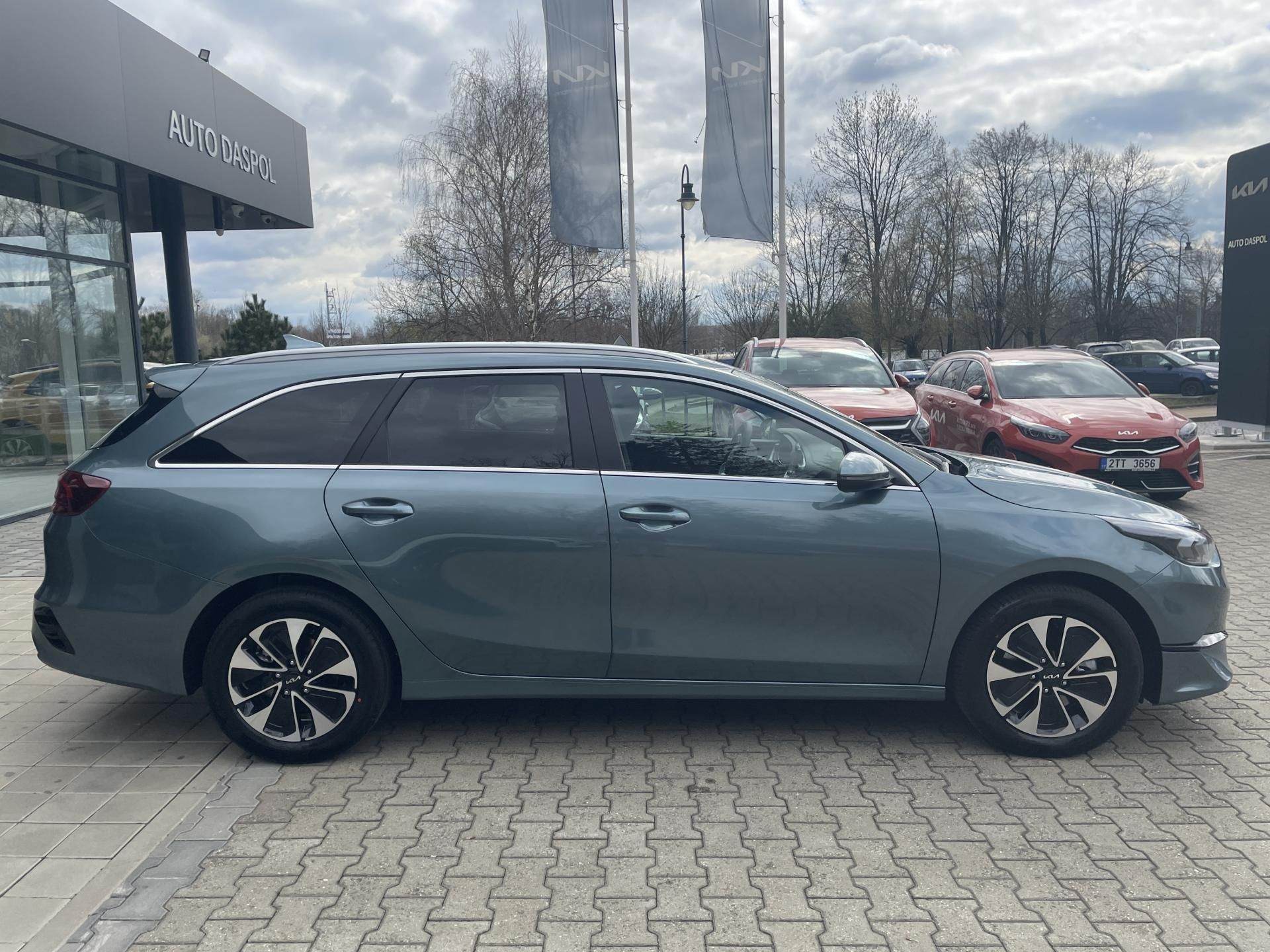 Kia Cee´d, SW CD 1,5 7DCT TOP "ref. vůz" - fotka 2