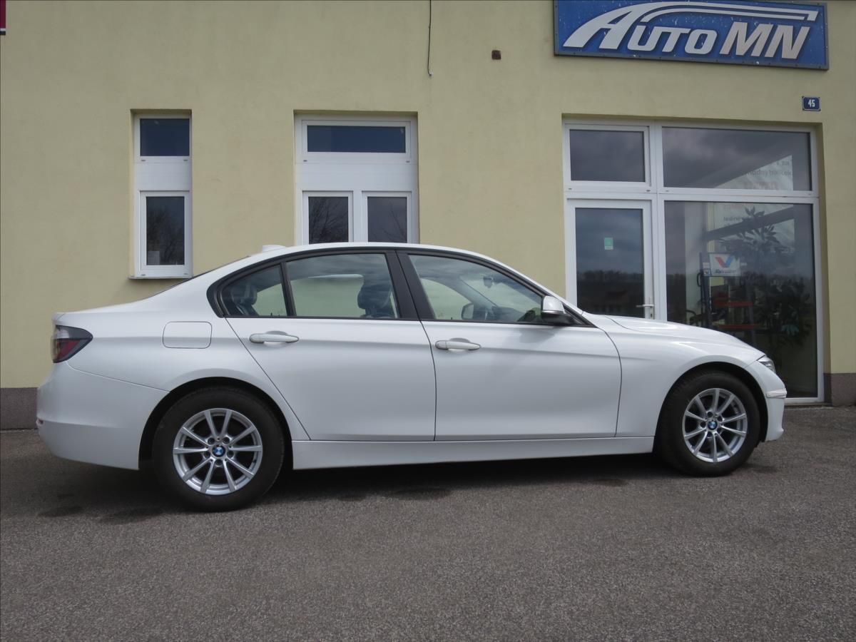 BMW Řada 3, 2,0 316d LUXURY LINE - fotka 2