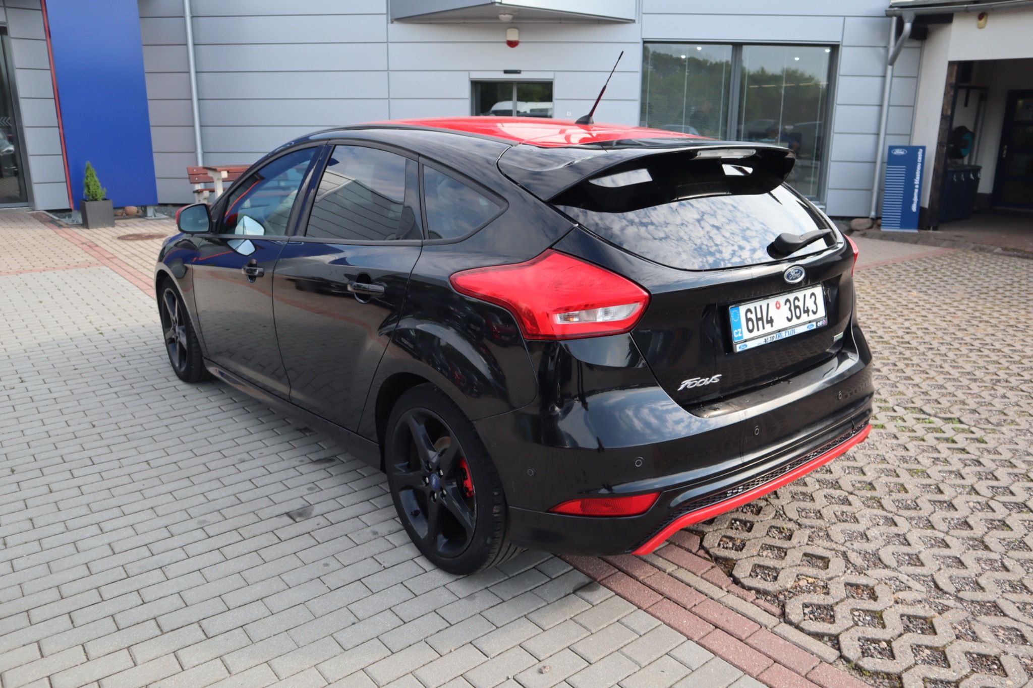 Ford Focus, 1.5 EcoBoost 110 kW Black Ed. - fotka 3