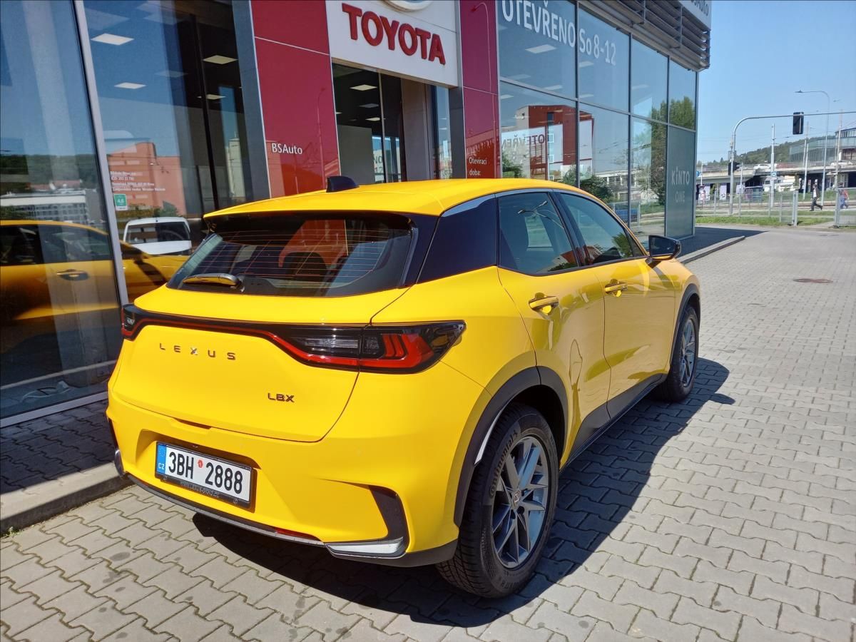 Lexus LBX, 1,5 Business - fotka 4