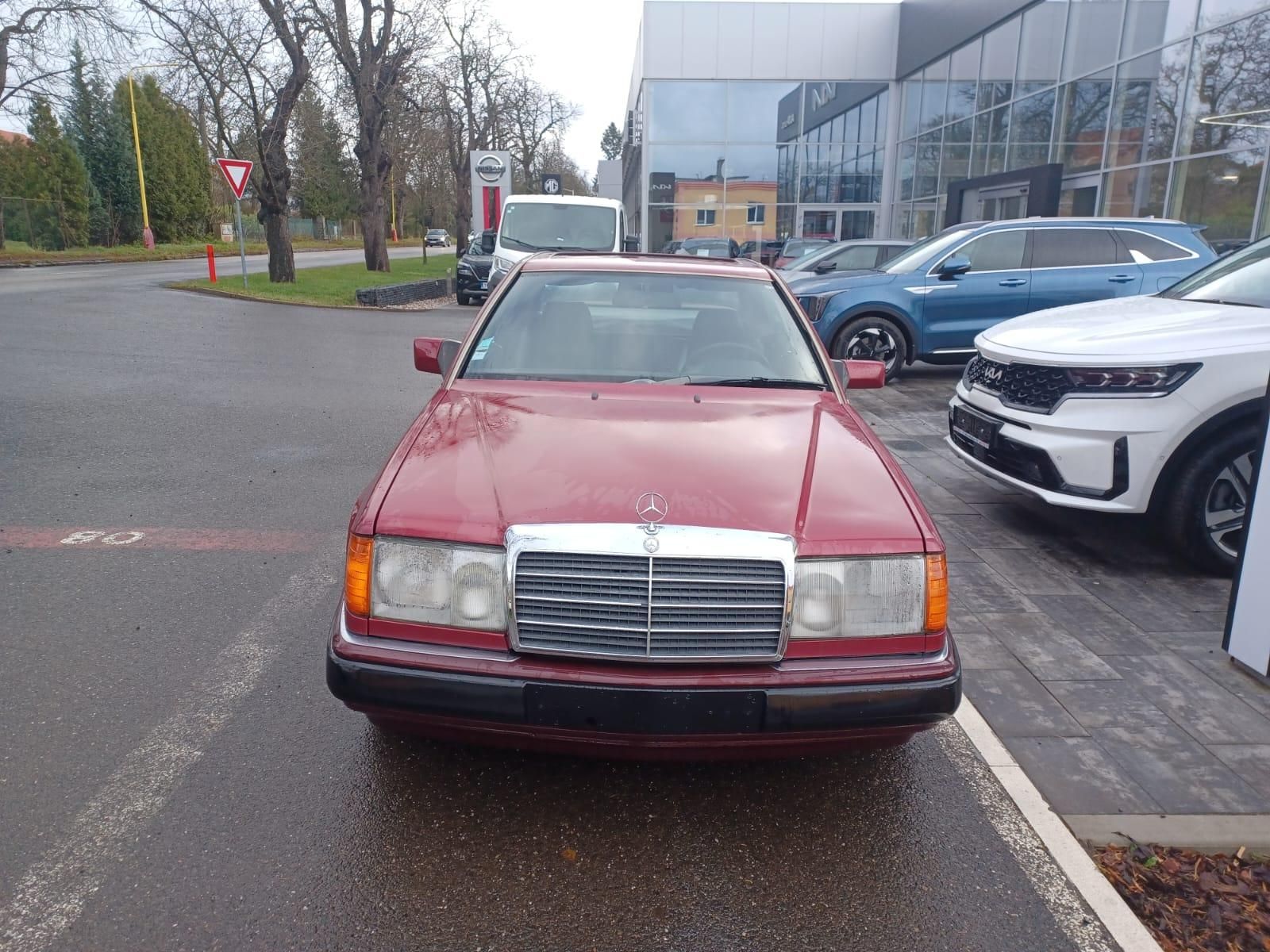Mercedes-Benz 124, Coupé - fotka 2
