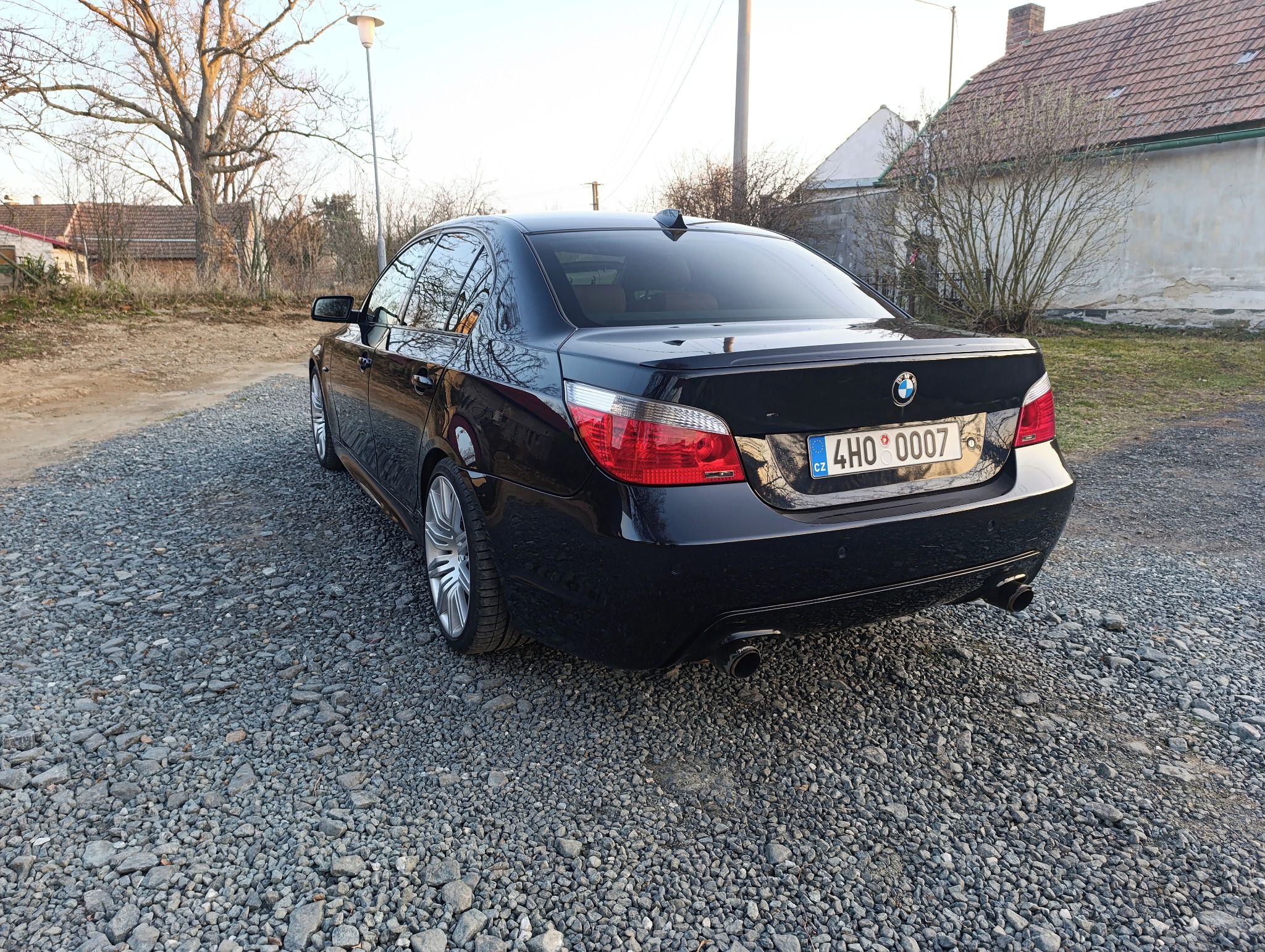 BMW Řada 5, 550i 4,8 V8 - fotka 4