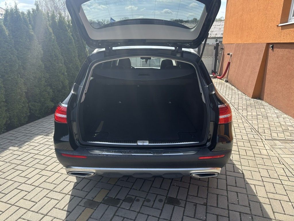 Mercedes-Benz Třídy E, E 220d 4MATIC All-TerrainT - fotka 5