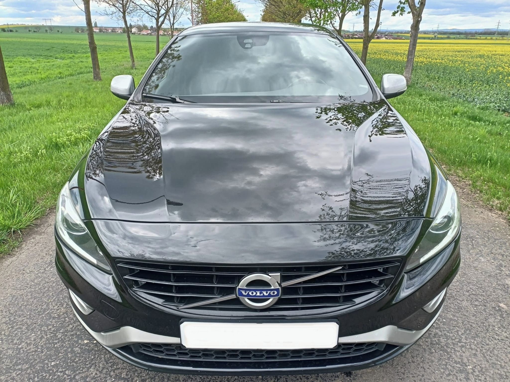 Volvo V60, 2.4 D6 AWD R-DESIGN HYBRID - fotka 3