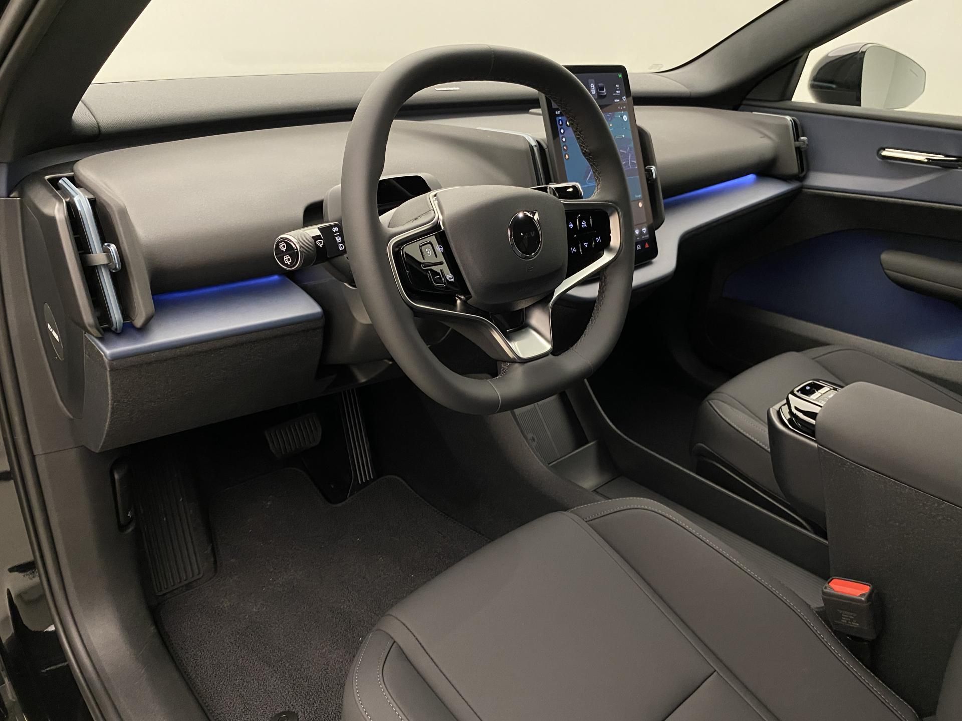 Volvo EX30, PURE ELECTRIC EXTENDED PLUS - fotka 3