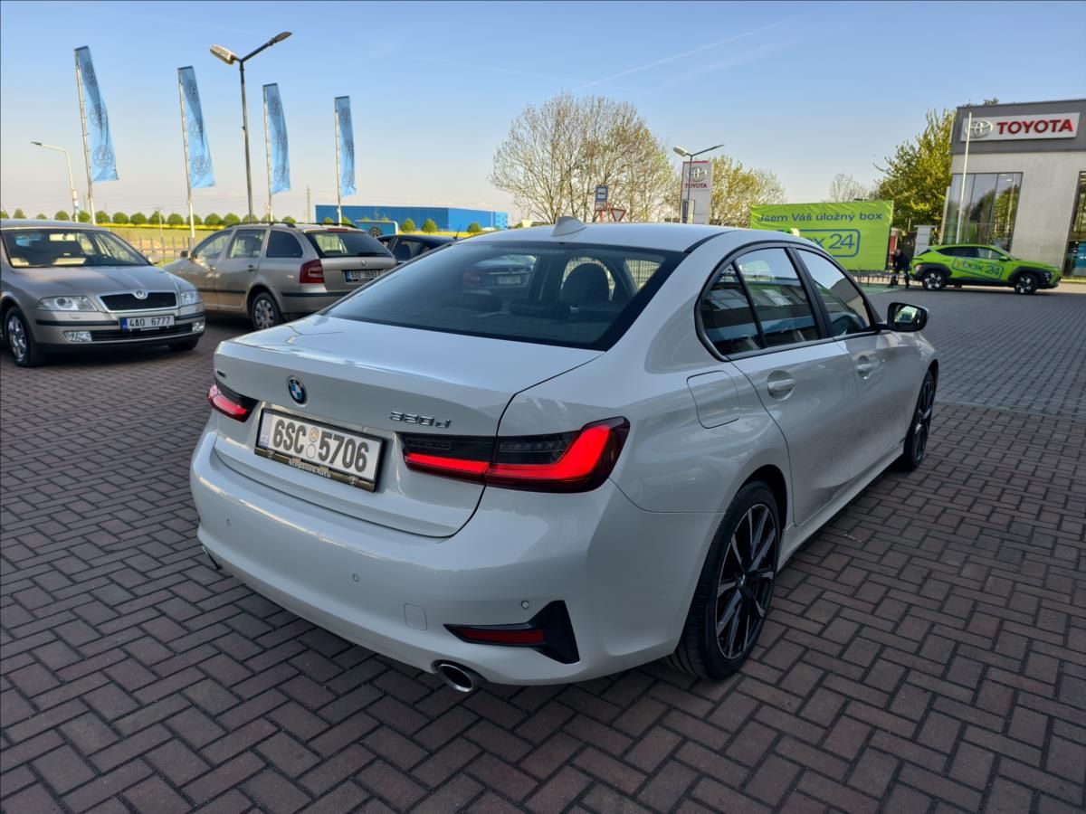 BMW Řada 3, 2,0 320d xDrive AT - fotka 4