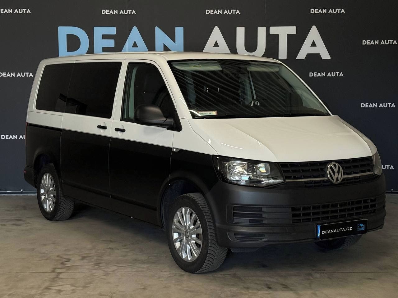 Volkswagen Transporter, 2.0 8 míst Zachovalý - fotka 3