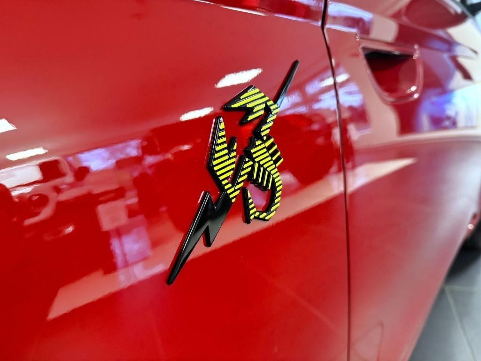 Abarth 500e, Abarth HB 114 kW (155k) - fotka 6