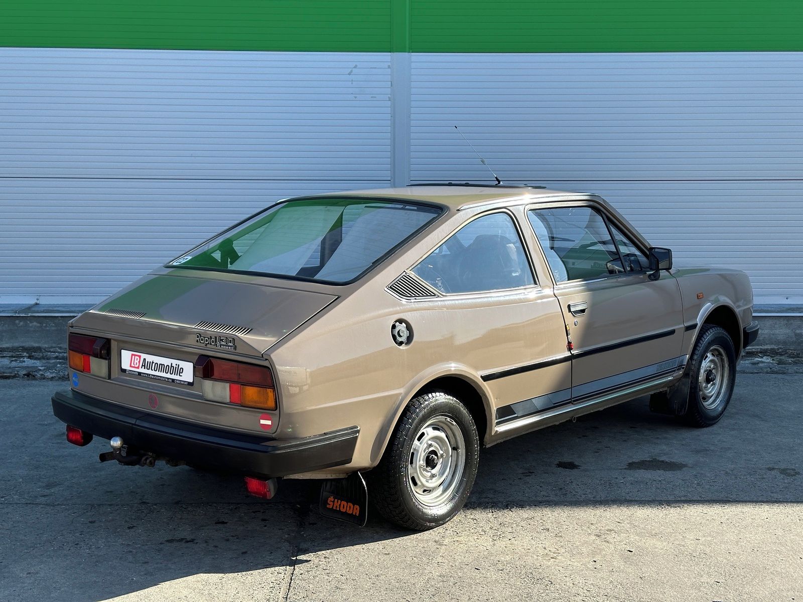 Škoda Rapid, 130 5 speed TAŽNÉ STŘEŠNÍ OKNO - fotka 2