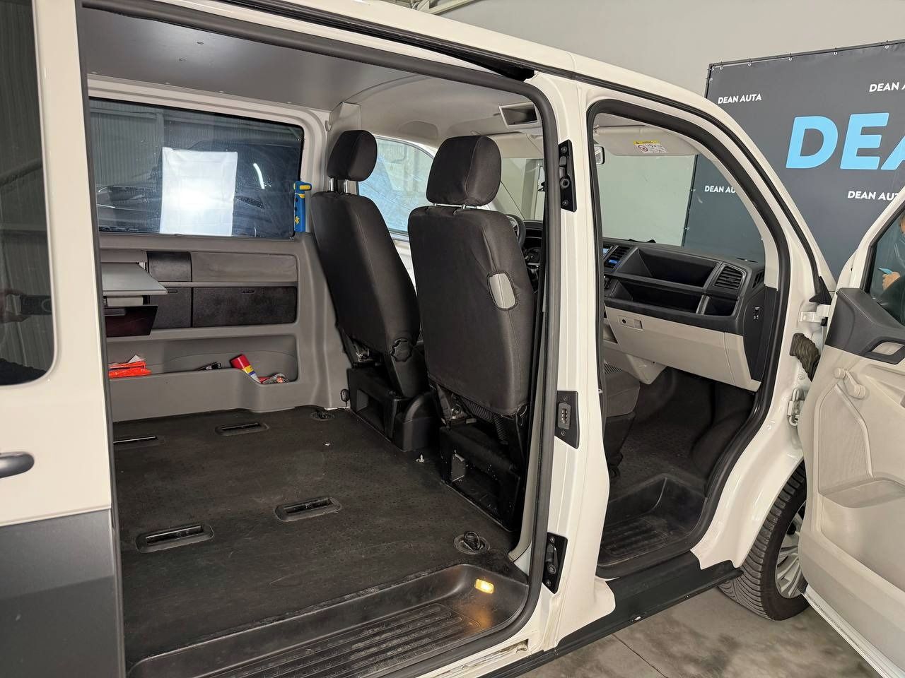 Volkswagen Transporter, 2.0 8 míst Zachovalý - fotka 6