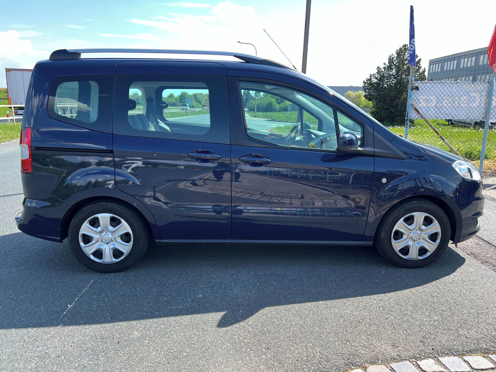 Ford Tourneo Courier, 1.0 EcoBoost 74kW - fotka 4