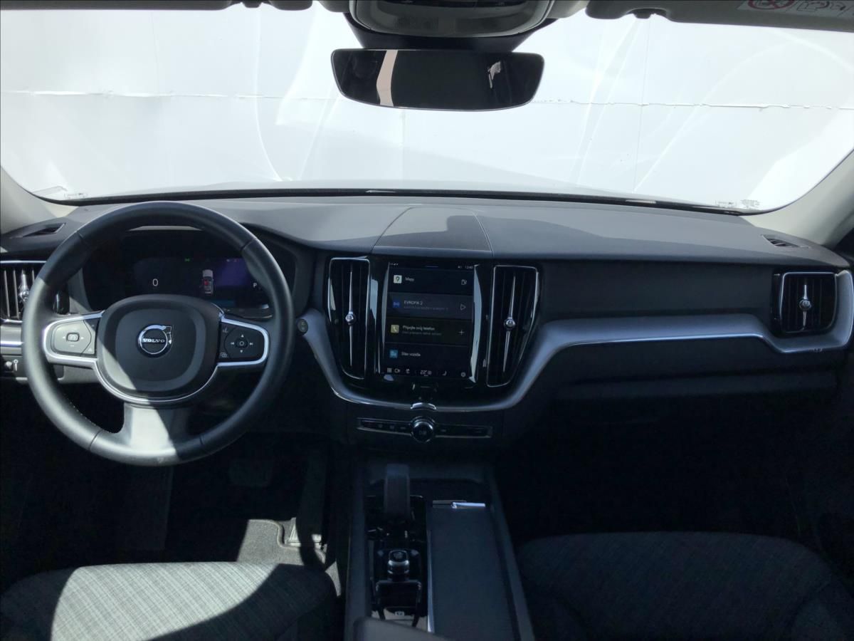 Volvo XC60, 2,0 AWD MOMENTUM PRO  B4 - fotka 5
