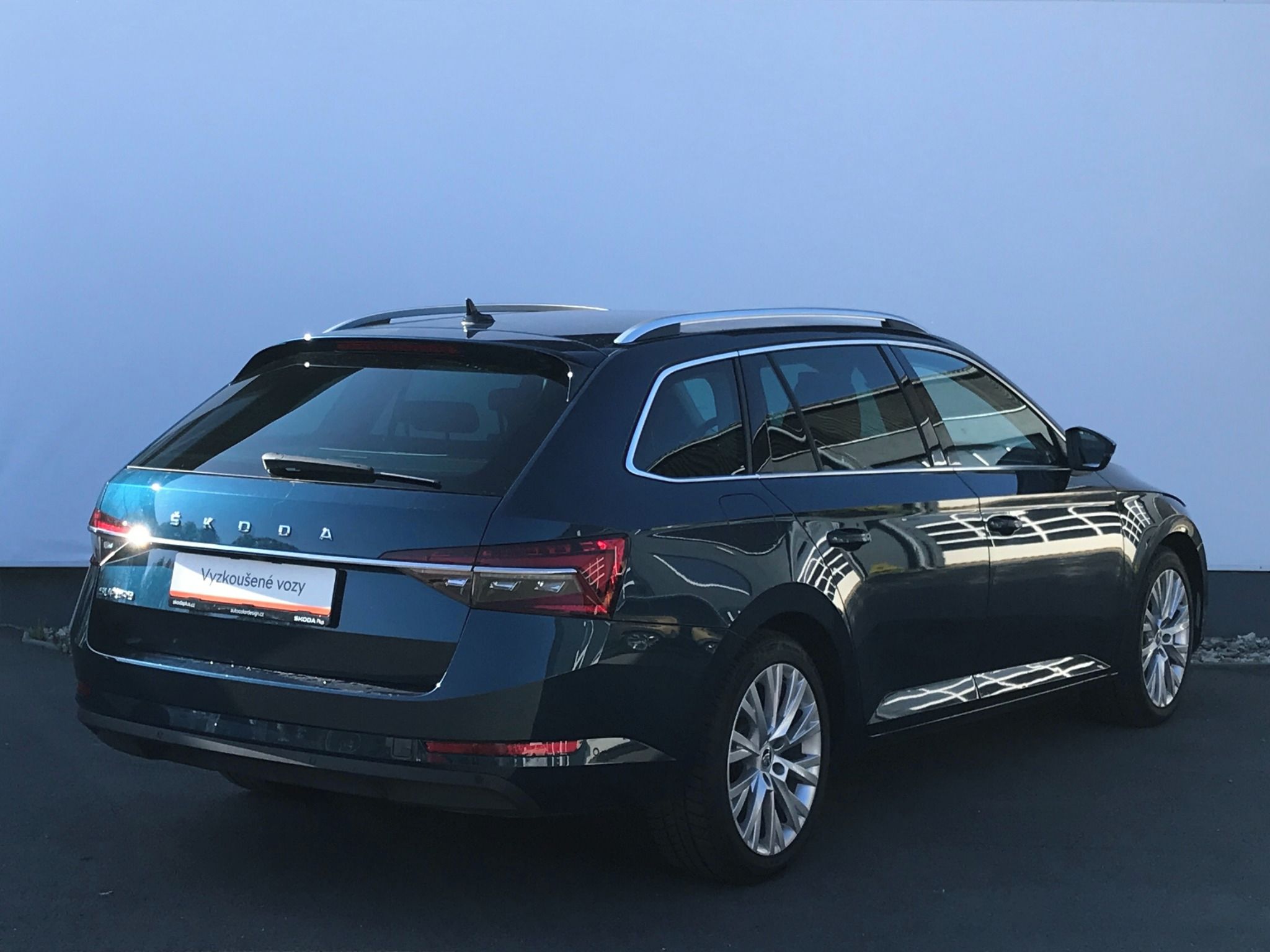 Škoda Superb, 2.0TDi 110kW 7°DSG STYLE+TAŹNÉ - fotka 2