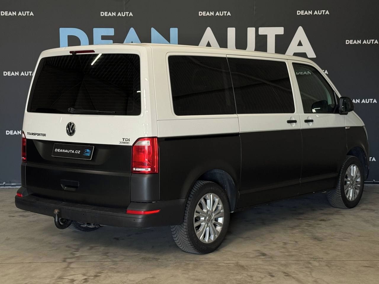 Volkswagen Transporter, 2.0 8 míst Zachovalý - fotka 2