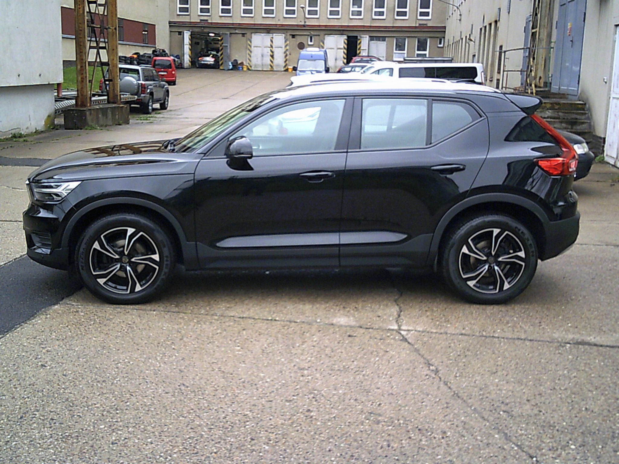 Volvo XC40, D3 ///MOMENTUM/// - fotka 2
