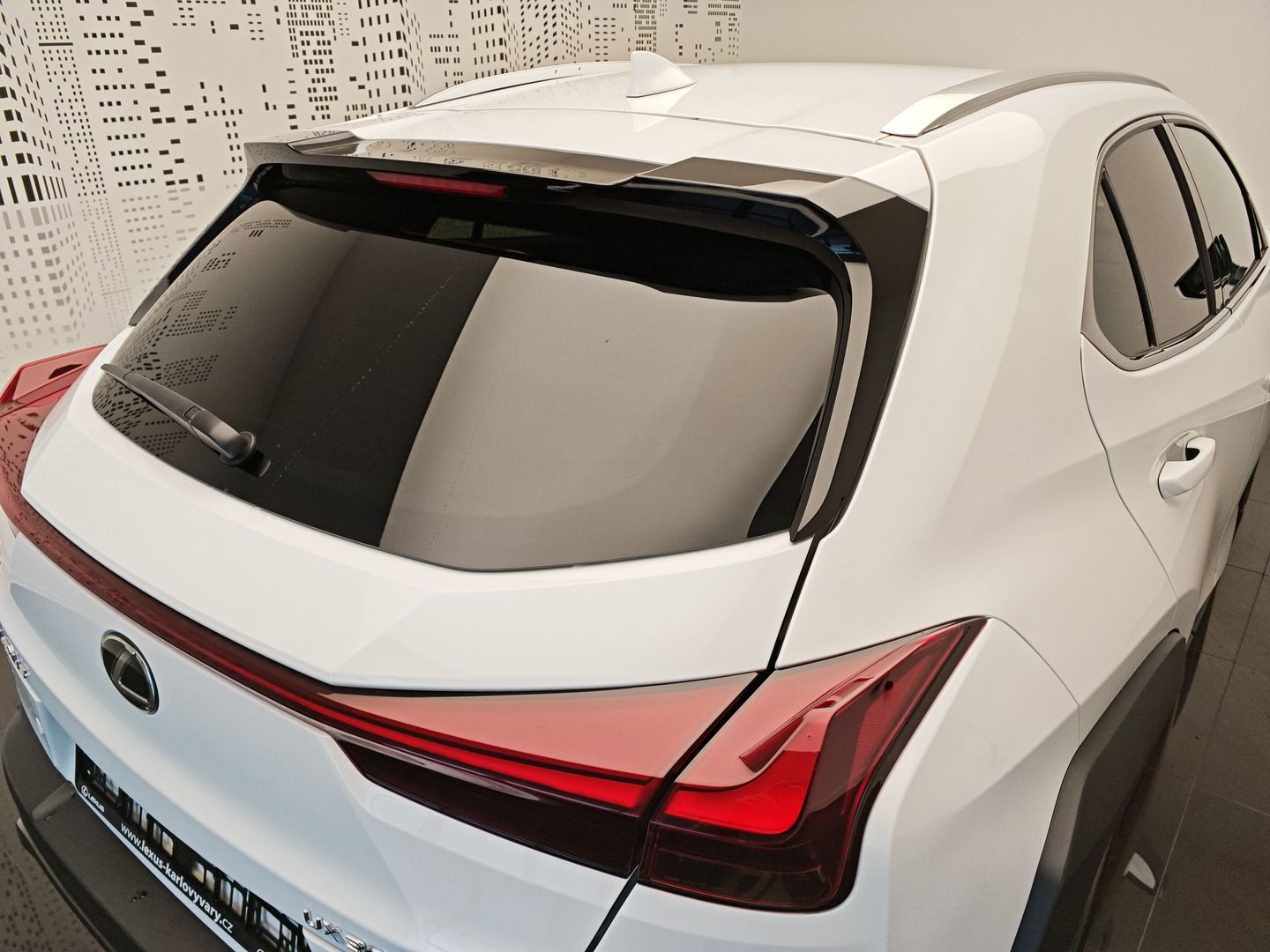 Lexus UX 300h, 300h F SPORT Design - fotka 6