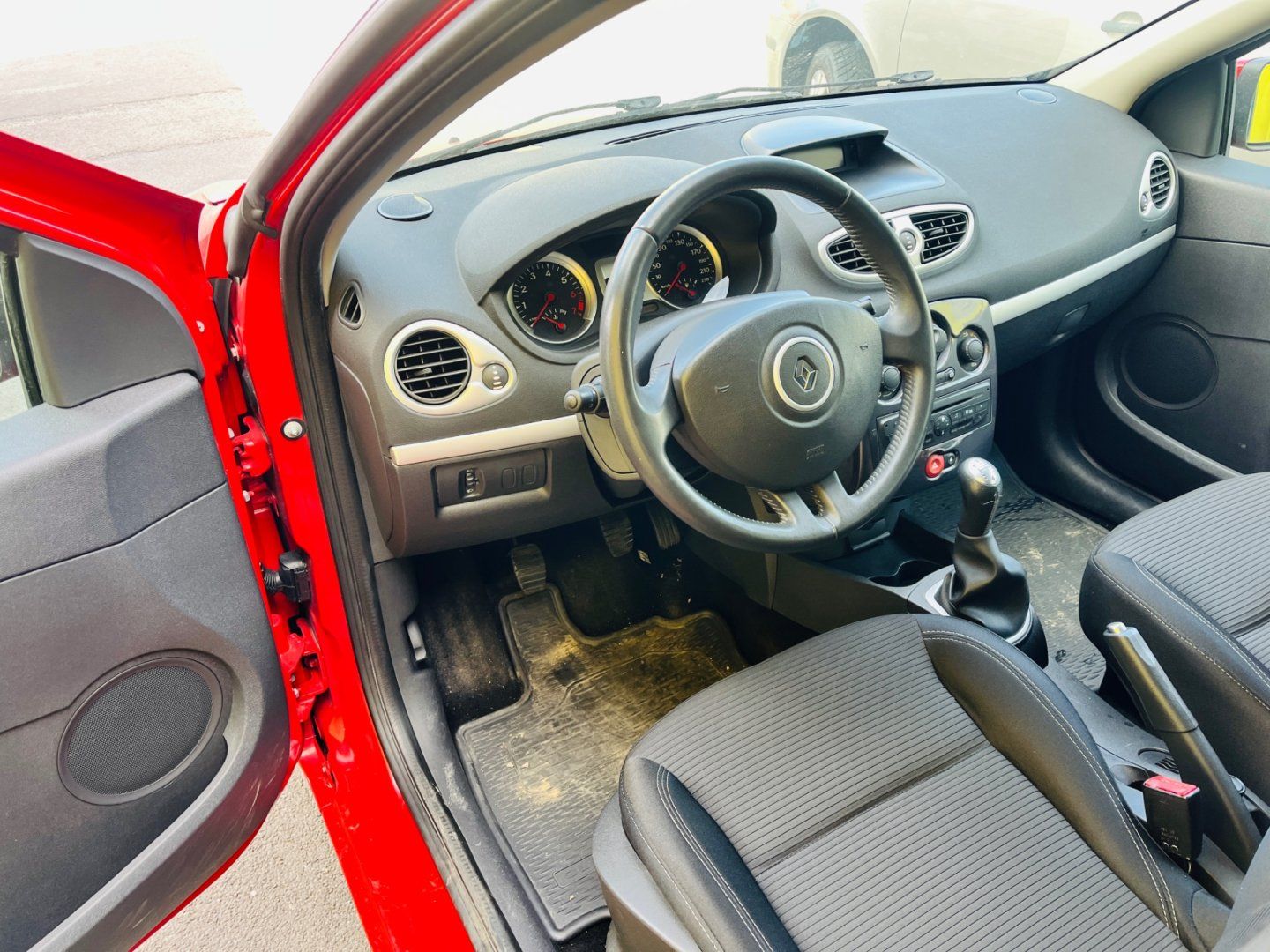 Renault Clio, 1.2 i BENZÍN KLIMA ALU KOLA - fotka 4