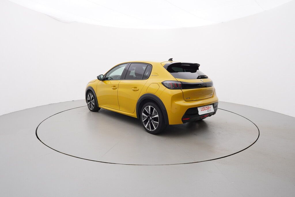 Peugeot 208, GT line 1.2  74 kW - fotka 3