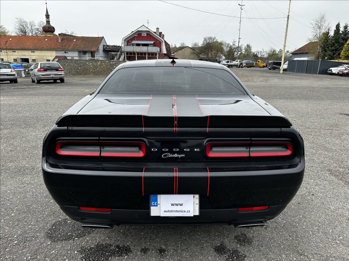 Dodge Challenger, 5,7 Sxt 5.7L 8V - MANUÁL - - fotka 4