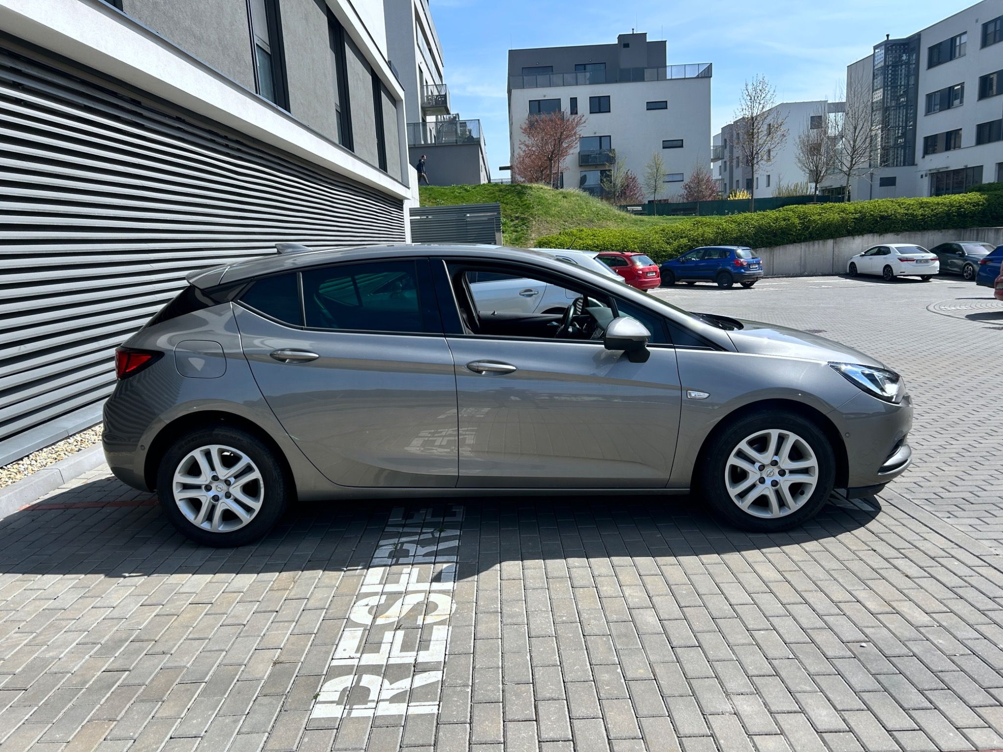 Opel Astra, K 1,4 TURBO, bohatá výbava - fotka 4