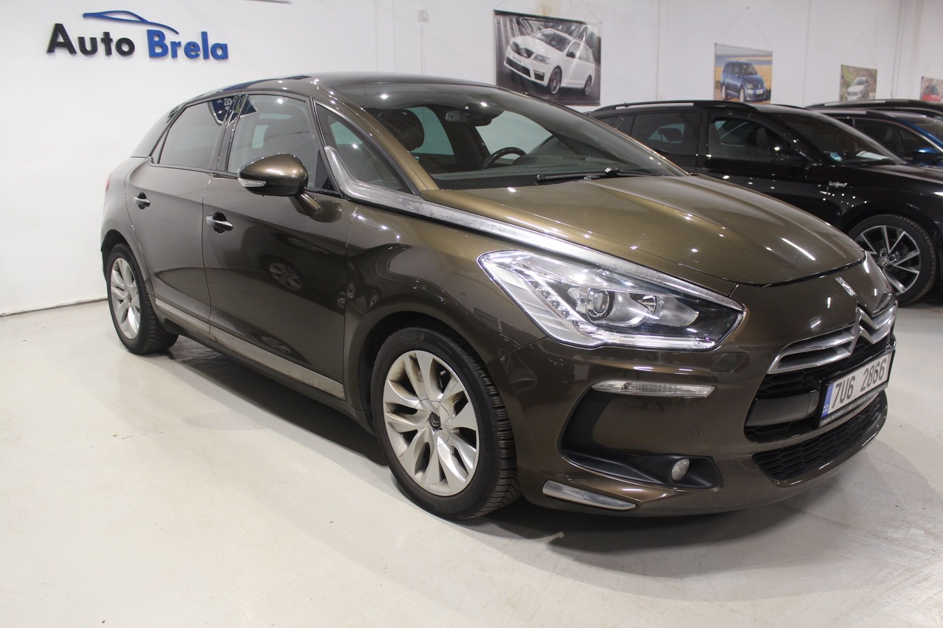 Citroën DS5, 2.0HDI 120kW Automat Navi ČR - fotka 3