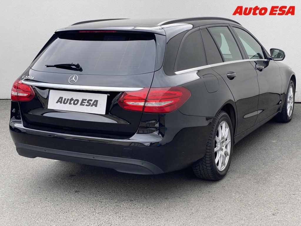 Mercedes-Benz Třídy C, 2.2CDi C220,AT,park.čidla - fotka 4