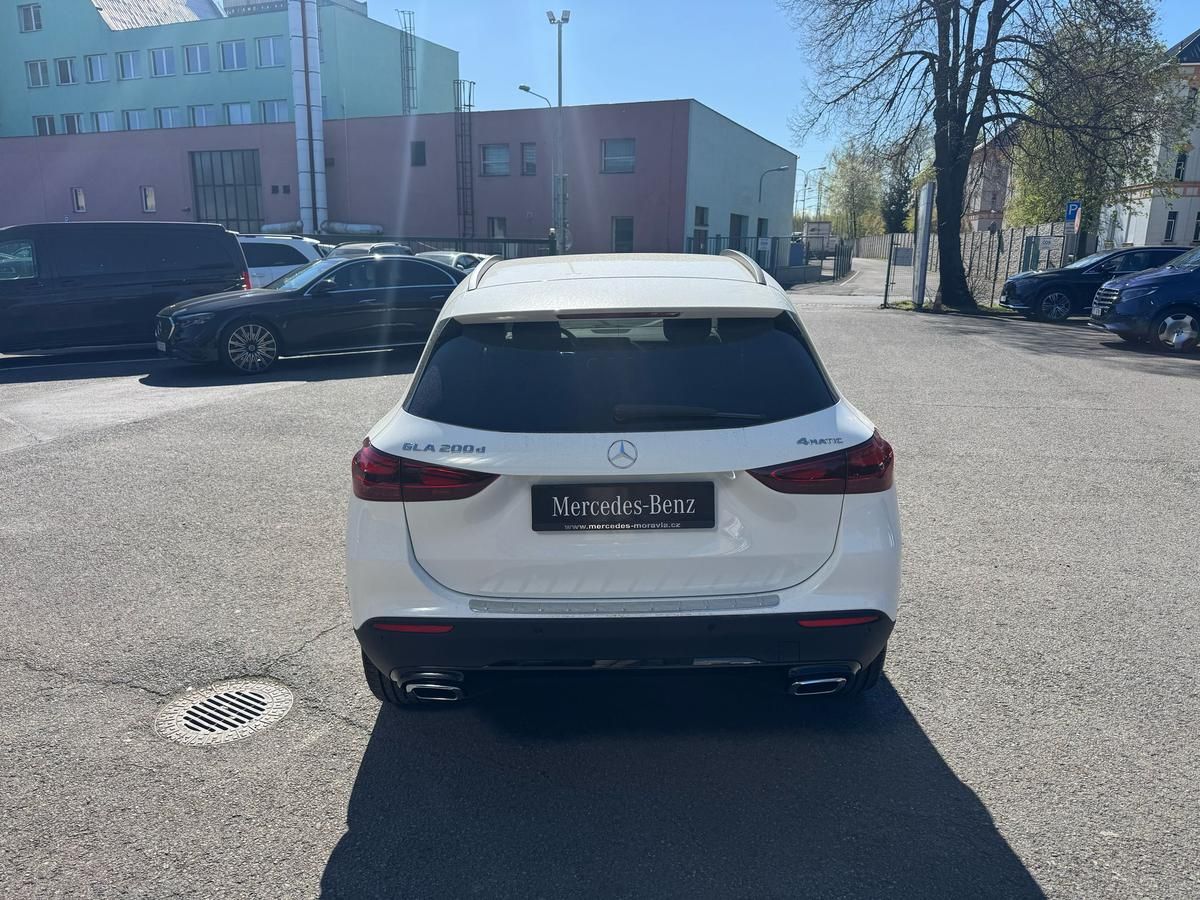 Mercedes-Benz GLA, 200 d 4MATIC - fotka 4