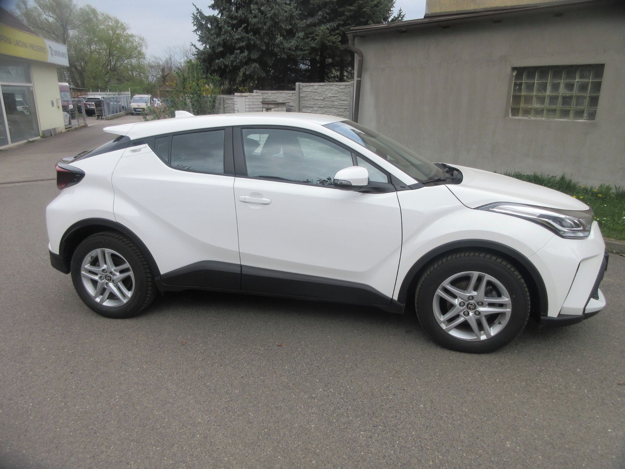 Toyota C-HR, Hybrid 1.8 Comfort záruka DPH - fotka 2