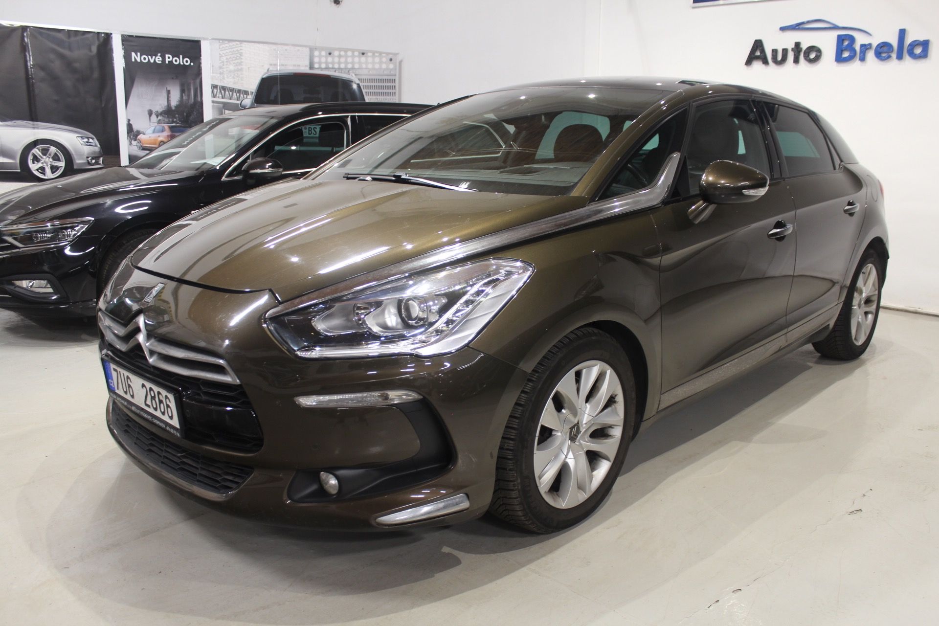 Citroën DS5, 2.0HDI 120kW Automat Navi ČR - fotka 6