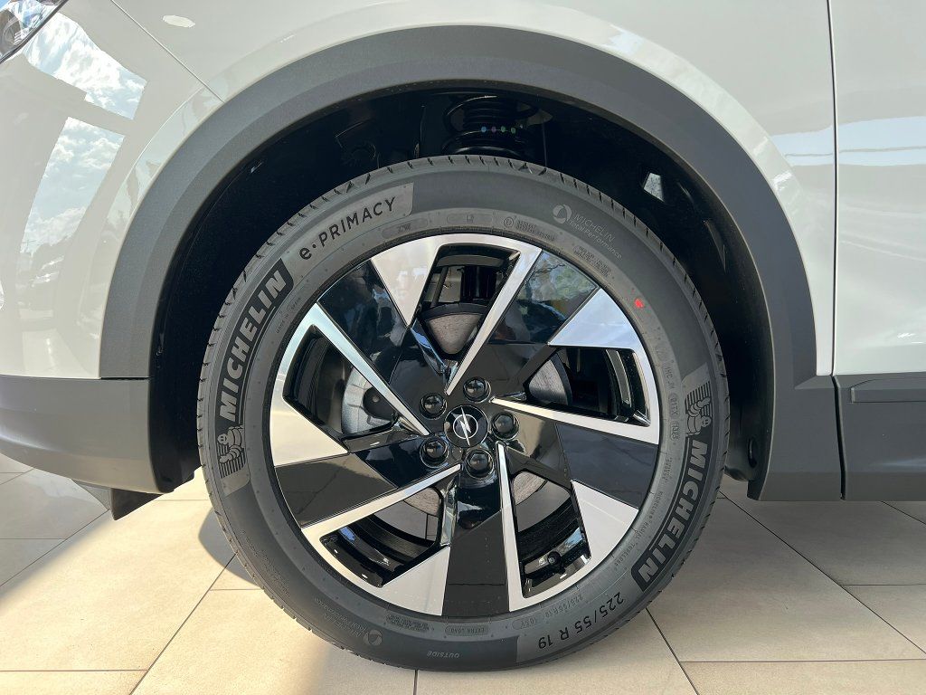 Opel Grandland, GS Hybrid 1,2T 145k Automat+ZP - fotka 5