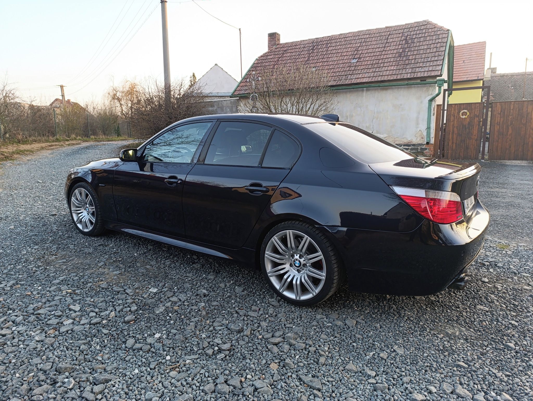 BMW Řada 5, 550i 4,8 V8 - fotka 3