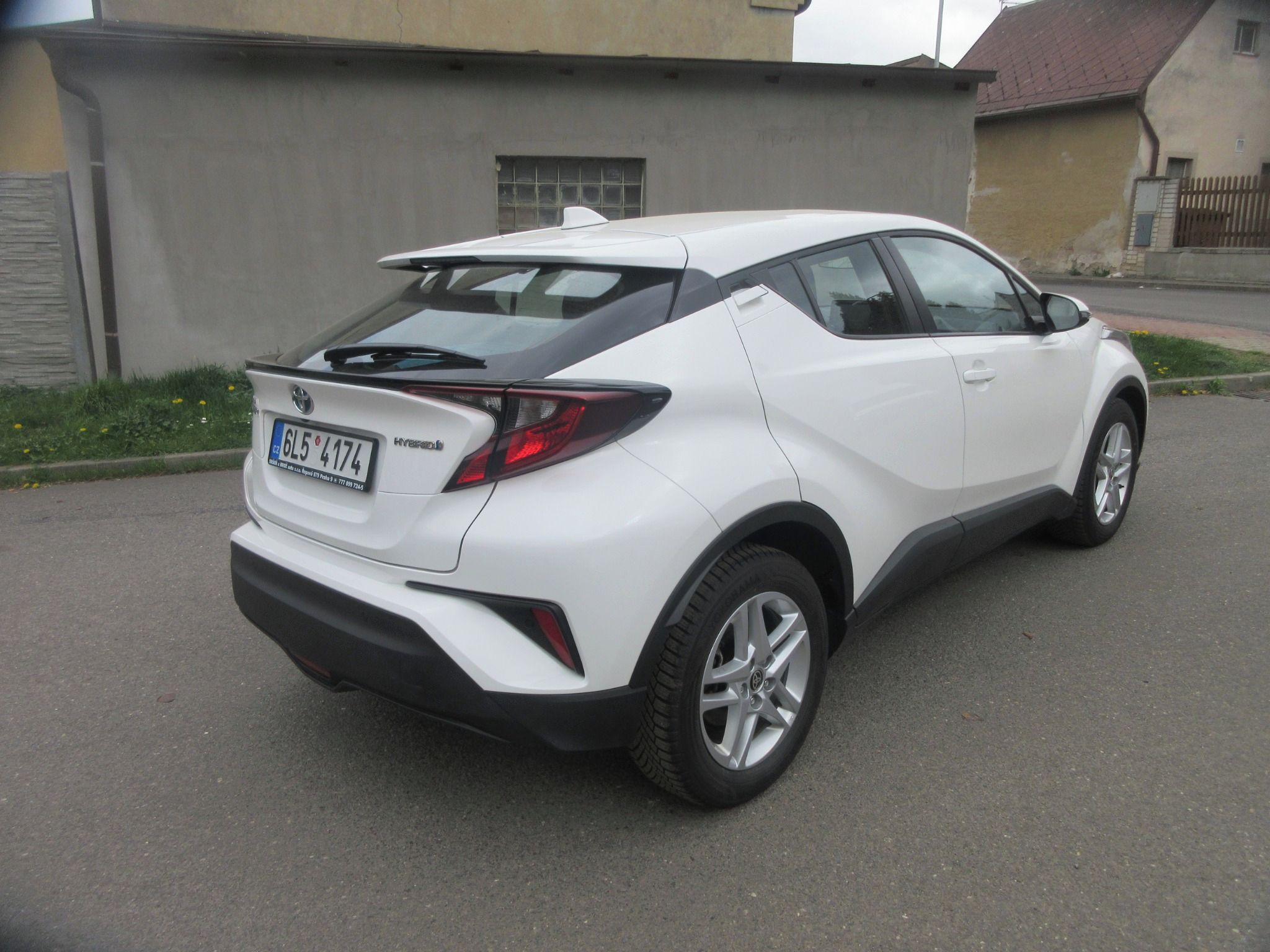 Toyota C-HR, Hybrid 1.8 Comfort záruka DPH - fotka 3