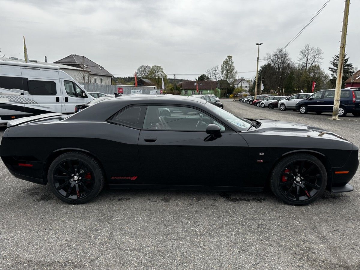 Dodge Challenger, 5,7 Sxt 5.7L 8V - MANUÁL - - fotka 6