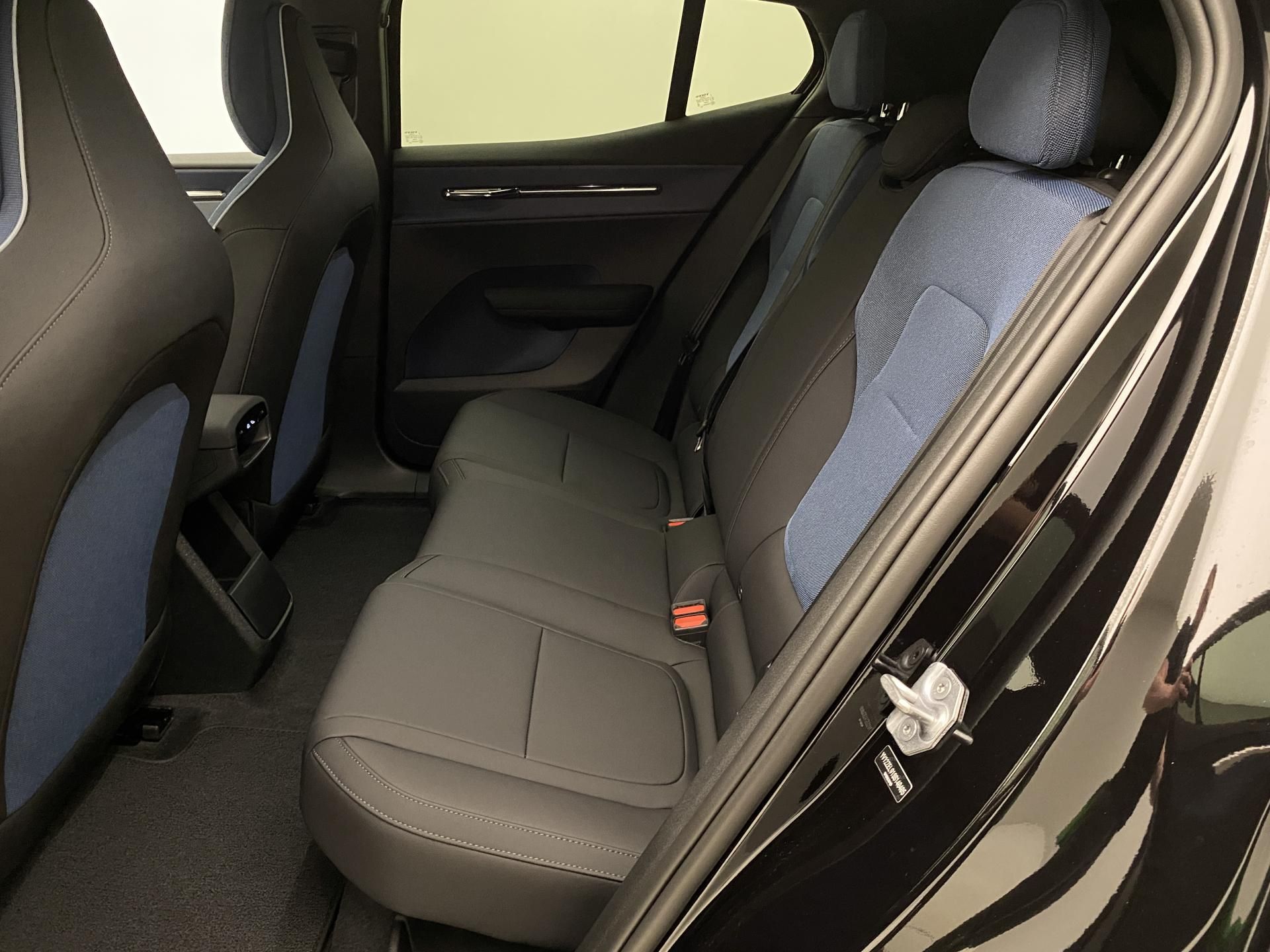 Volvo EX30, PURE ELECTRIC EXTENDED PLUS - fotka 5