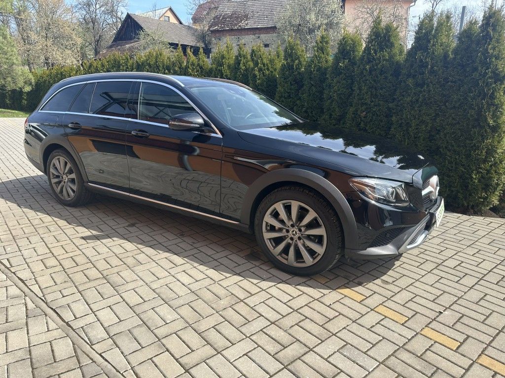 Mercedes-Benz Třídy E, E 220d 4MATIC All-TerrainT - fotka 2