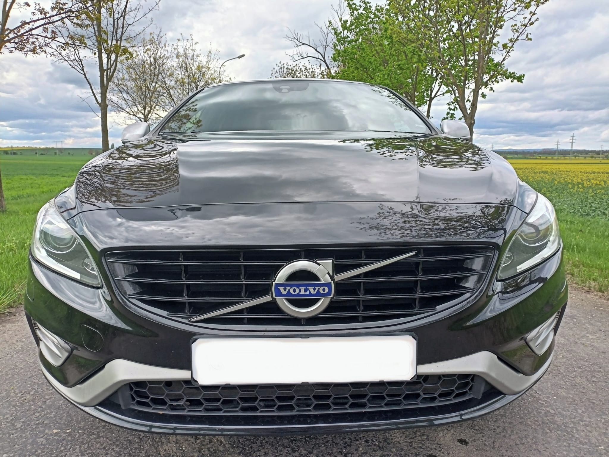 Volvo V60, 2.4 D6 AWD R-DESIGN HYBRID - fotka 4