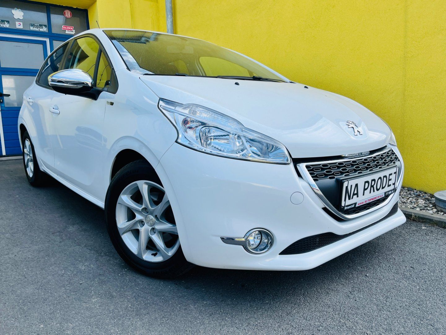 Peugeot 208, 1.2 i BENZÍN