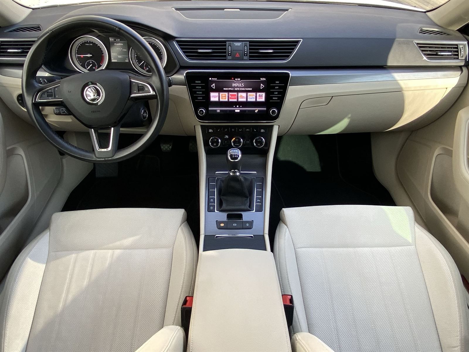 Škoda Superb, Combi 2.0 TDI Style - fotka 5
