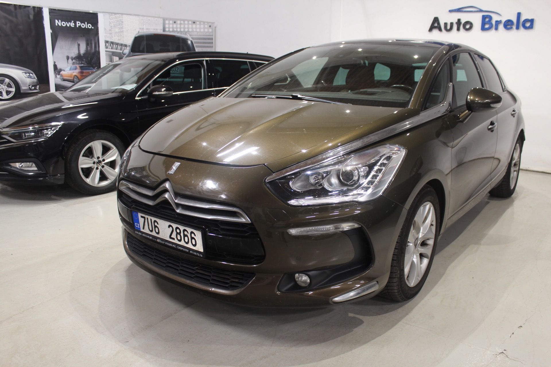 Citroën DS5, 2.0HDI 120kW Automat Navi ČR - fotka 5